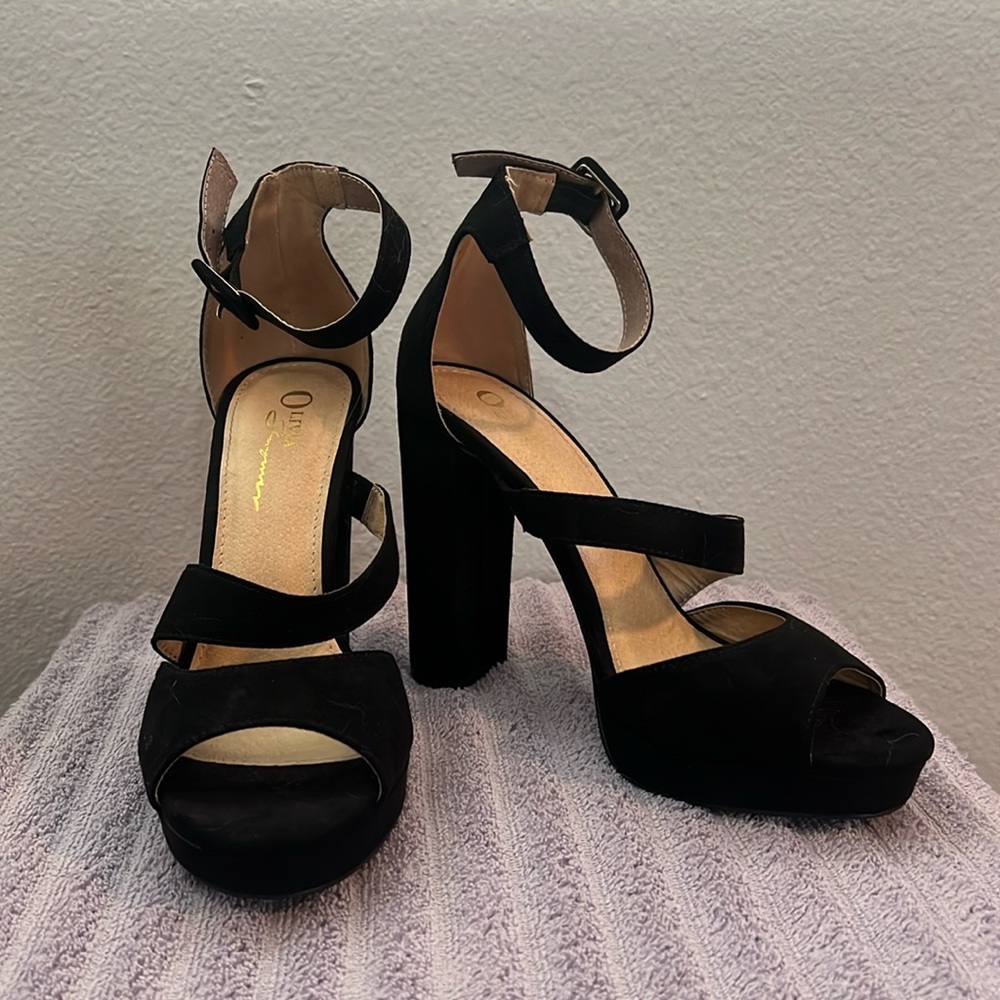Black Chunky High Heel